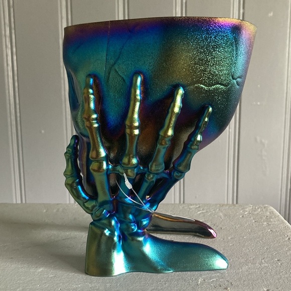 NWT Green Iridescent Oil Slick Skull 💀 in Hands Snack or Candy Bowl Decoration - Picture 5 of 17